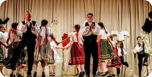 A rendezvényen közreműködött a Székelyhídi Férfikórus, Karancsi Béla vezetésével. Verset mondott Hadházi Panna.