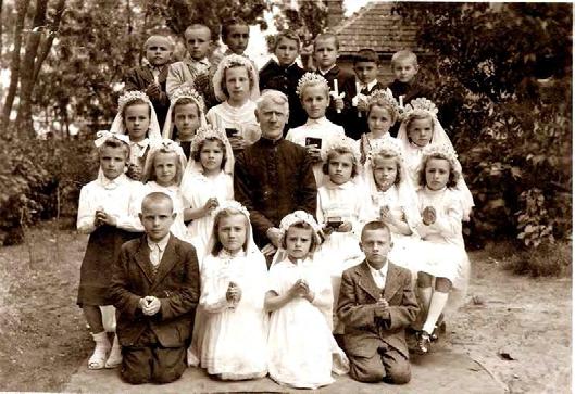 Unokád kérdi: -Miért nincs nekem Nagymamám? Válasz: Azt csak az Úr Isten tudja. FEHÉR LAJOSNÉ született: Mikó Ilona 1947. 03. 18. 2010. 06. 04. Emléked szívünkben, lelkünkben hordozzuk.