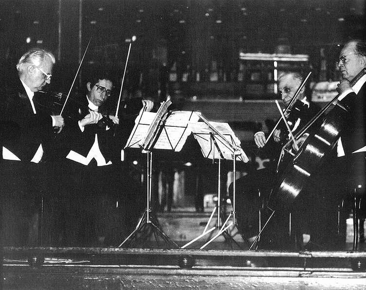 A Tátrai-vonósnégyes a Zeneakadémián, 1982 (Tátrai Vilmos, Várkonyi István, Iványi József és Banda Ede). Vámos László felvétele A zene bűvöletében c.
