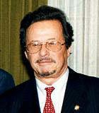 tanár. A Zeneakadémián dr. Molnár Imre és Maleczky Oszkár növendéke volt. 1962-ben debütált az Operaházban, Melindaként. 1976-tól egy súlyos balesete miatt nem lépett már színpadra. 1960-ban a bp.