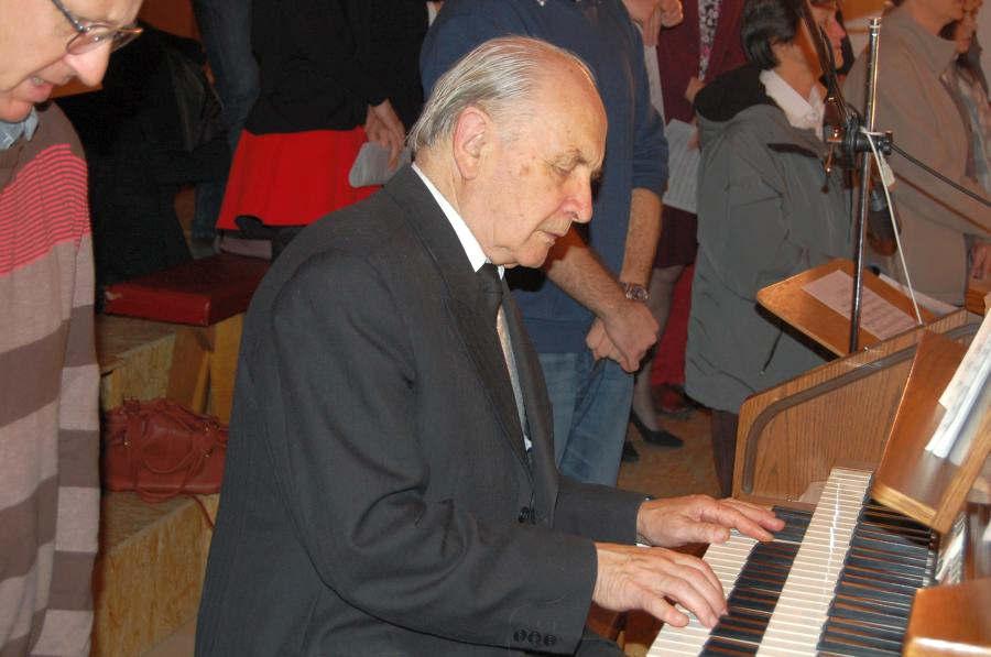 Dr. Rácz Gáborné Kerekes Éva (Ungvár, 1941. március 29.) zongoratanár (Zeneművészeti Szakközépiskola, Ungvár; Egressy Béni Állami Zeneiskola, Miskolc); Regős Istvánné (Krzyszkowice, 1941. március 30.