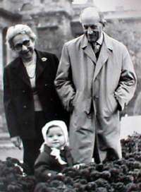 1936-ban átvette a Szalmás-kórus tagjainak egy részéből alakult énekkar vezetését, amely később Vándor-kórus néven lett ismert. Több más munkáskórust is vezetett.