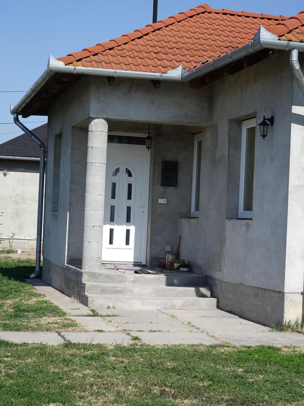A modern épületeknél is igyekeznek előteret kialakítani, amely