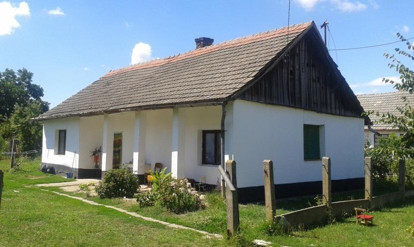 Általában oldalsó oszlopos tornácok voltak a jellemzők.