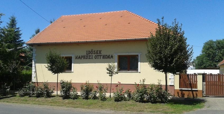 TELEPÜLÉSKÖZPONT TELEPÜLÉSRÉSZ A sárréti falu kialakulása az árvizrendezés előtt a magaslatokhoz igazodott. Halmazosodás is itt volt jellemző.
