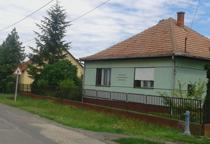 A magyar hagyományos környezetkultúra mindig a meglévőt bővíti, alakítja, igazítja az új igényeknek megfelelően, és ezzel az additív jellegű építkezéssel folytonosan új, de önmagában is életképes