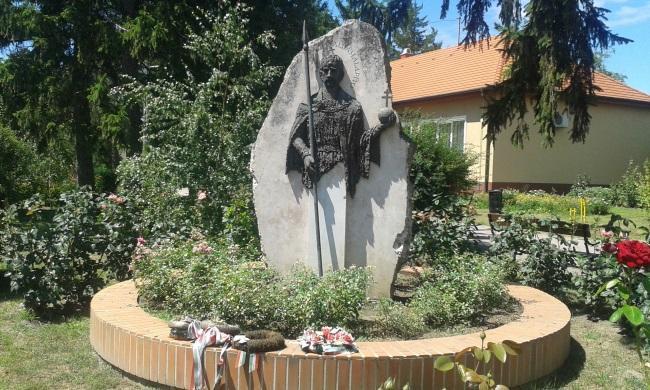 KÖZTEREK, KÖZPARKOK, KÖZKERTEK Közterületek településképi útmutatója A közösségi szabadterek azok a találkozási pontok ahol a településhez,