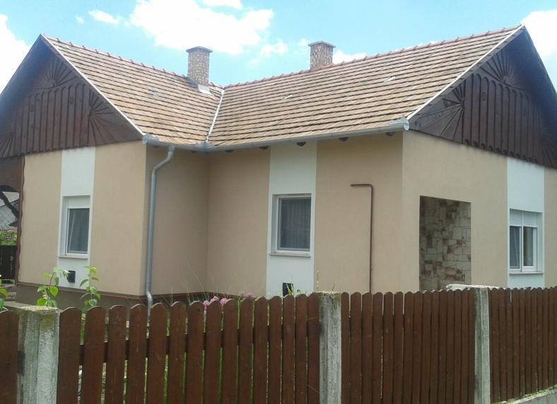A napsugár motívumos oromfalak