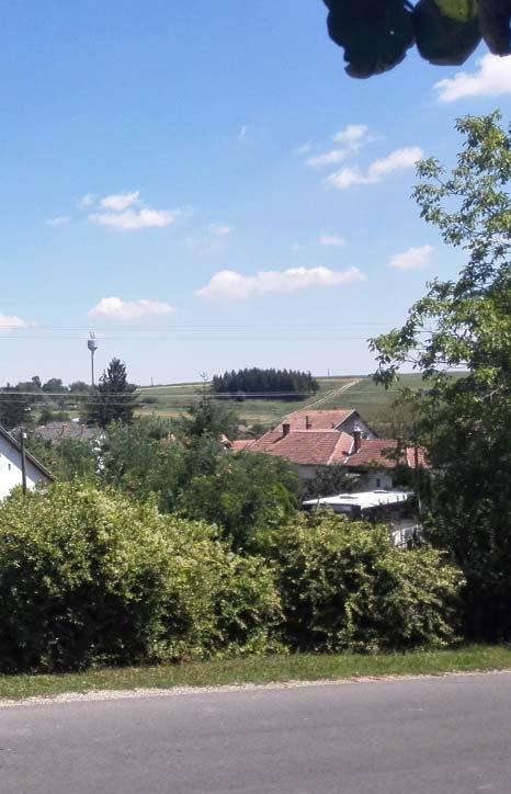 A község alaprajza a természeti feltételeket, dombokat követi. A belterület jellemzően lakóterület.