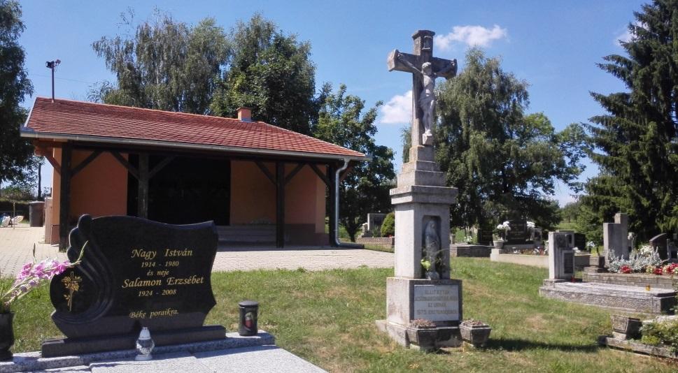 Eltérő karakterű településrészek 42 3 ZÖLDFELÜLETI KARAKTER KÖZPARKOK, JÁTSZÓTEREK, SPORTTERÜLET, TEMETŐ A belterülethez csatlakozó nagyobb zöldfelületek közül kiemelendő a település sportpályája az