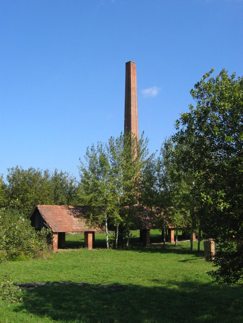 A Jánhegy még ívóvízzel is ellátott, sokan ki is költöznek, hisz csodálatos innen a panoráma. A pincék (présházak) helyenként sűrűn állnak egymás mellett.