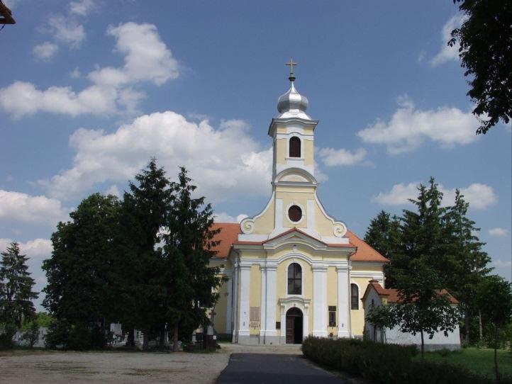 Kulturális örökség kategória 1. Római Katolikus templom A falunak már a XIII. században volt temploma. A mai templom helyén állhatott, és Szent Péter apostol tiszteletére emelték.