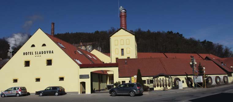 K dispozici jsou standardní dvou a třílůžkové pokoje, komfort a superior pokoje, bezbariérový pokoj a pro rodiny pokoje čtyřlůžkové. Nezapomenutelné zážitky nabízí mezonetový Apartmán Sladovna.