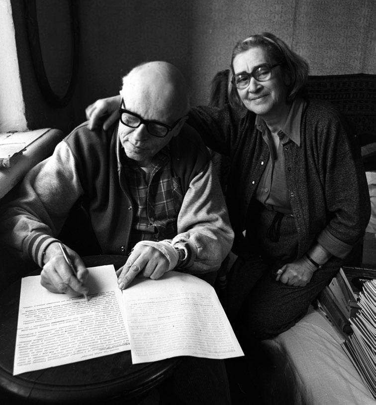 Andrej Szaharov feleségével, Jelena Bonnerrel Yury Rost Borítókép EU 2017 EP/AP Images / Ariana Cubillos Print: ISBN 978-92-846-1851-4 doi:10.