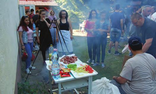 A tanárom Honti László volt, aki azt mondta nekem, hogy tehetséges vagyok és mindenképp ezt az irányt kell