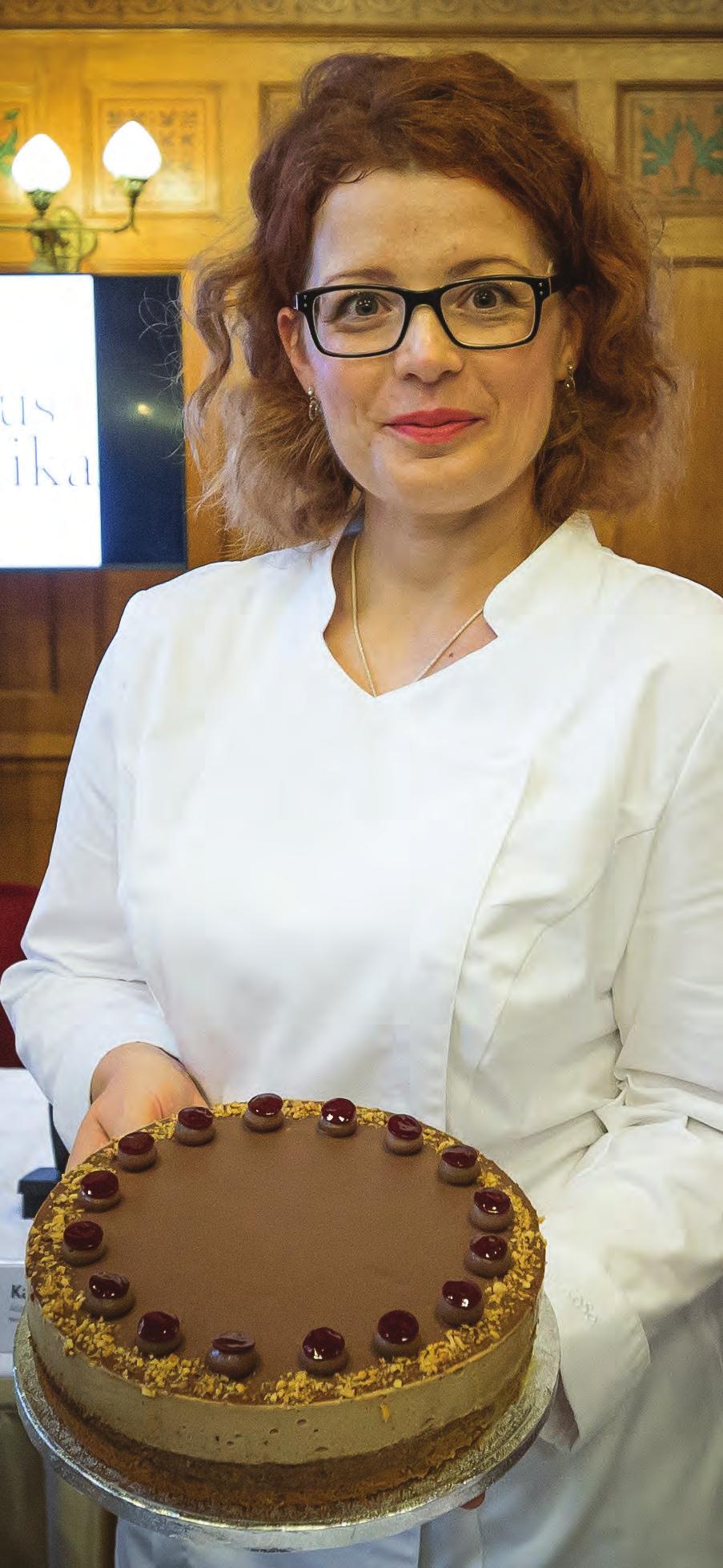 Vaslóczki Orsolya cukrászmester, a 2015-ös Ország tortájának készítője 1998 és 2002 között, mint szakács tanultam az iskolában és 2002 és 2004 között cukrász szakon végeztem.