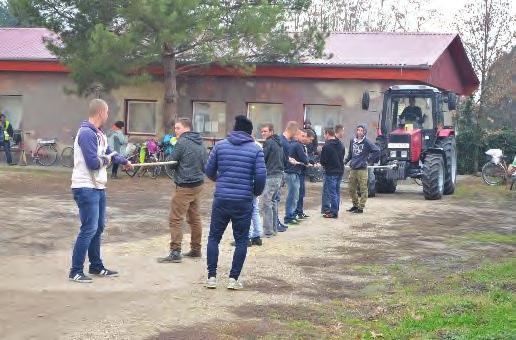 Ezt követik a játékos vetélkedők, ahol egyéni és csoportos feladatokban bizonyíthatják az iskola tanulói tudásukat és ügyességüket.