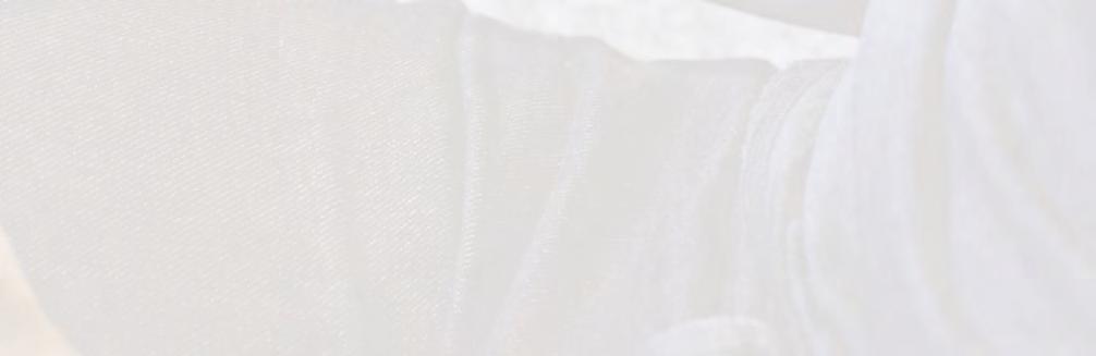 Egy csoportot, társaságot vagy magánszemélyeket vezet és elmondja nekik, hogy mit érdemes tudni egy-egy területtel, várossal, vagy akár országgal kapcsolatban.