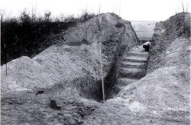 A korai-bronzkorban a Mogyoródi-patak mentén, a középsőbronzkorban a Klastrom-domb nyugati felén települtek meg.