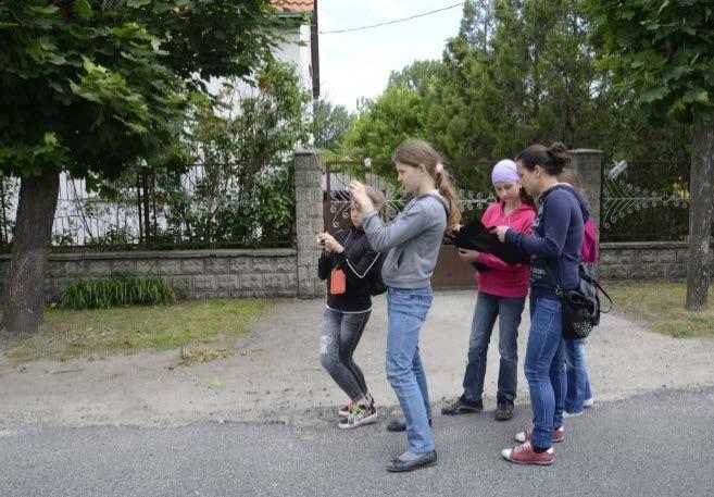 2. Rendhagyó tanórákat vezettünk a városrészi általános iskola (Kisbácsai Tagiskola) diákjainak, amely egyfajta bevezetés és ráhangolódás volt az Öröm-bánat térkép készítésre. 3.