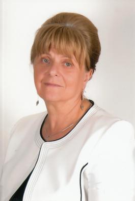 A tanár a világ legkülönösebb embere, aki napról napra ad valamit magából mások gyermekeinek. (Deanna Beisser) Tisztelt Olvasó! A 2014/15-ös tanévet zárjuk a napokban.