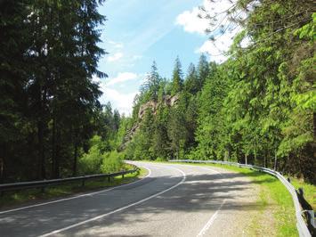 A jósikafalvi tetőtől 13 km-re, 450 méternyi szintereszkedés után érkezünk a