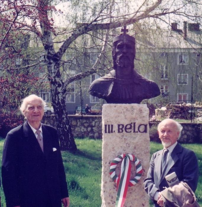 Béla arcvonásait kalapálta az ereklyetartó külső lemezébe. Hálából tehette ezt, minthogy Gloriosissimi Bela folyamodott a pápához László szentté nyilvánítása érdekében.