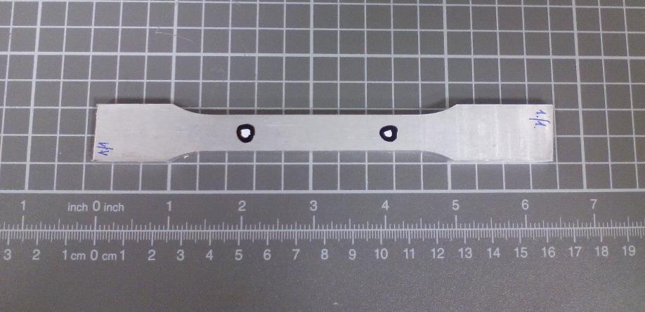 14. ábra: Előkészített szakító próbatest Szövetszerkezet vizsgálathoz először a at kétkomponensű Duracyl típusú hideg műgyantába ágyaztam be.
