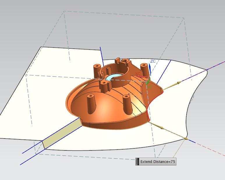 Ezt a Design parting Surface funkcióval tehetem meg. Abban az esetben, ha a termék geometriája egyszerű, akkor a program képes automatikusan generálni egy síkot. Az én esetemben ez nem volt igaz.