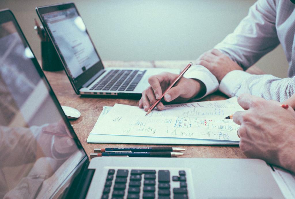HR Career opportunities, an experienced team of specialists and performance-based incentives HR Karrierlehetőségek, tapasztalt szakembergárda és teljesítményalapú ösztönzés As a Hungarian large