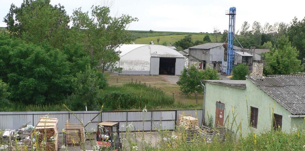 GAZDASÁGI KARAKTER A Mezőkövesdi út mentén elnyúló
