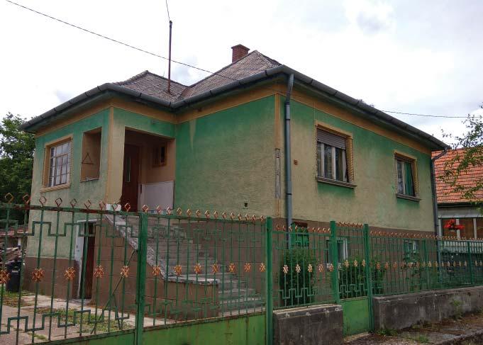 alkalmazását a homlokzatokat ne zsúfoljuk tele előtetővel, erkéllyel a negatív
