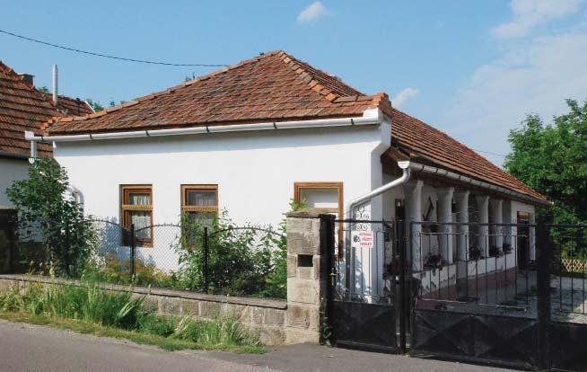 [5] FALUSI HÁZ FÜLES HOMLOKZATTAL FOTÓ: GRAFIT MŰTEREM KFT.