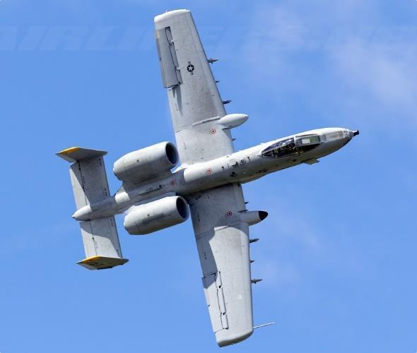 36. ábra. A-10 Thunderbolt és a Szu-25 Foxbat törzs-gondola kialakítása [39.] Sérülés szempontjából a legérzékenyebb és legnagyobb felületet a repülőgép szárnya jelenti.