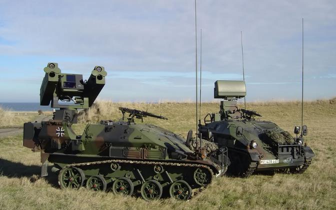 Tömege alig éri el a 2-4 tonnát, amelyet egy 110 lóerős Wolkswagen motor, maximálisan 70 km/órára gyorsít.