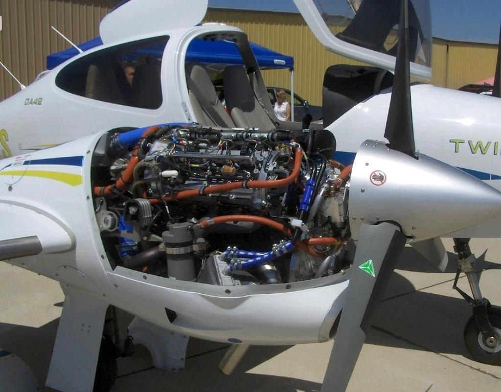 21.ábra. DA-42 könnyű repülőgépbe épített 1,7 liter lökettérfogatú dízelmotor [60.
