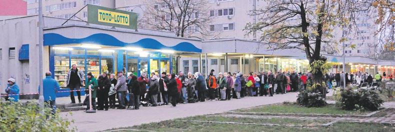 4 ÖNKORMÁNYZAT csepeli hírmondó Harmincnégy tonna segítség A hagyományokhoz híven idén is szervezett az önkormányzat ingyenes burgonya- és almaosztást.
