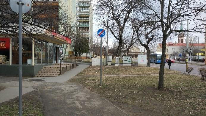 déli oldalról az északi oldalra. A kerékpárút déli vége kijelölt kerékpáros átvezetéssel keresztezi a Helsinki utat, amelynek másik oldalán megszűnik.