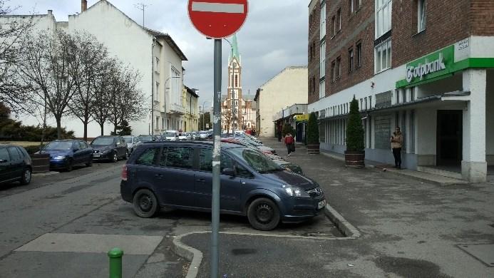A Gubacsi híd megközelítése körülményes, nehézkes és hiányos.