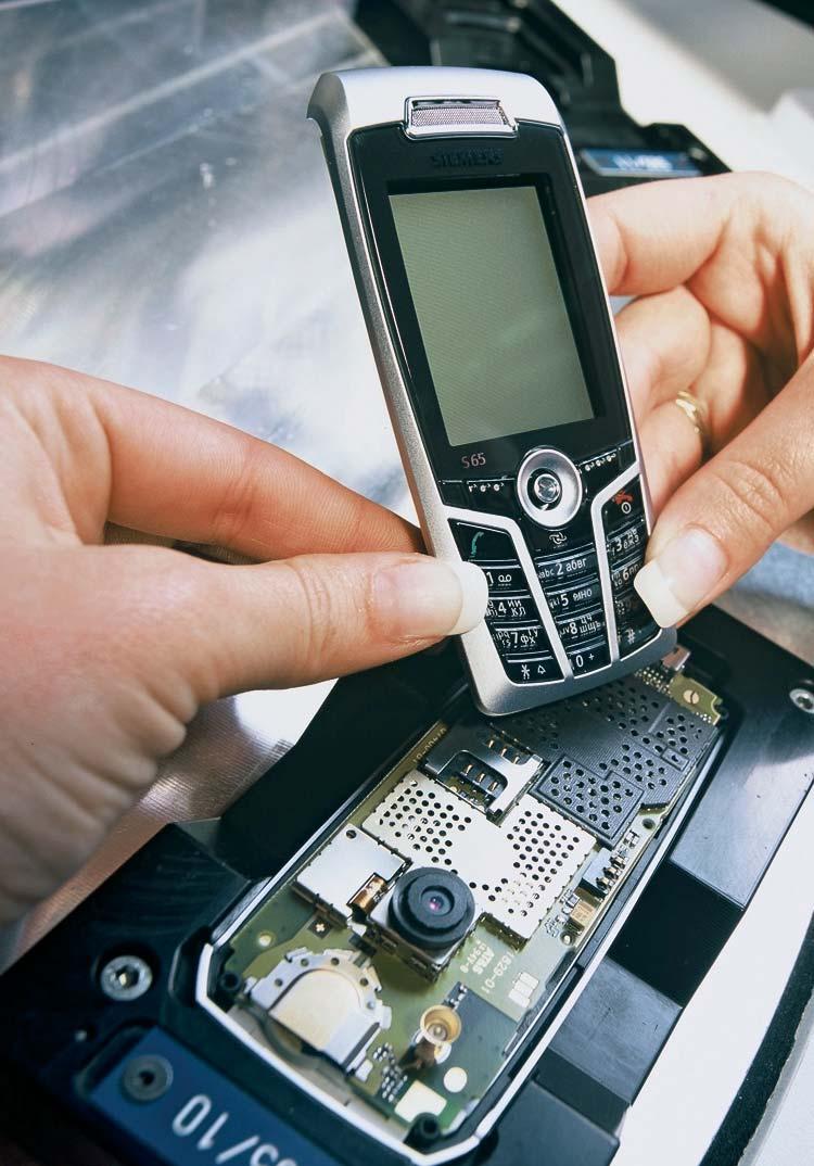 technika a mobil internetezásről GPRS A MINDENNAPOKBAN A MOBIL INTERNETEZÉSRŐL Az álom, mely szerint bárhol és bármikor felléphetünk a világhálóra, már valósággá vált, és most nem a méregdrága
