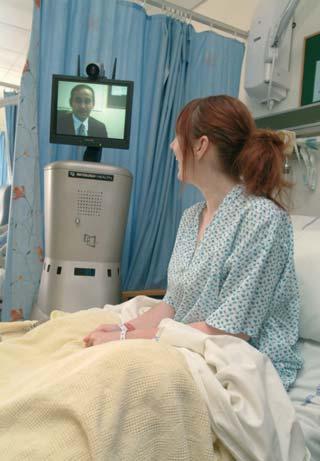 Az RP6 nem más, mint egy távirányított gép, amely kétirányú, audiovizuális kapcsolatot képes a doktor és a páciens között folytatni drót nélküli rendszer segítségével.