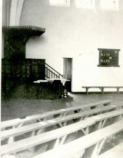 A szószék, Tóth Pál asztalosmester alkotása, 1949. szeptember 25-én került a helyére. Az úrasztalát Kovács Gyulának köszönhetjük. A templom átadása nem jelentette azt, hogy minden elkészült.