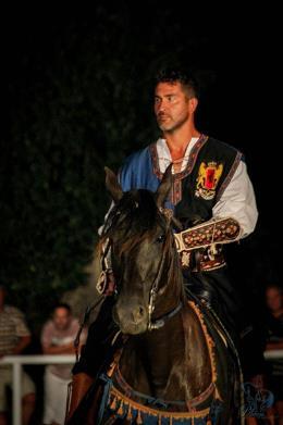 Tóth Szilárd A hírnevet az első Survivor Show hozta meg neki. 18 éve megalapította a Rodeo Ranchet, és azóta az egyik legfontosabb dolog az életében a lovarda.