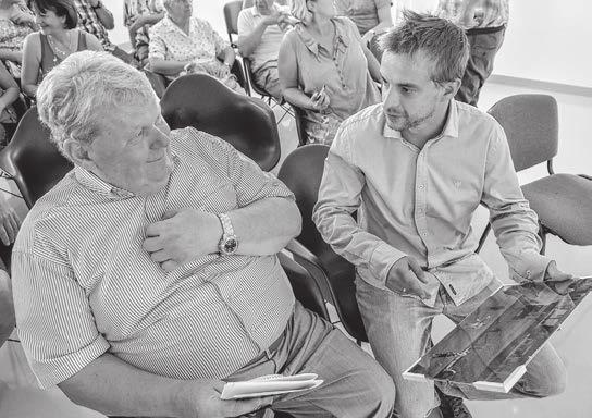 Inter feliratú melegítőfelsős fiatal drukker issza üvegből a Szalon sört a pálya mellett; a konyhakert dús növényzete között bukkan rá a játékos a pályáról mérkőzés közben kirúgott futball labdára;