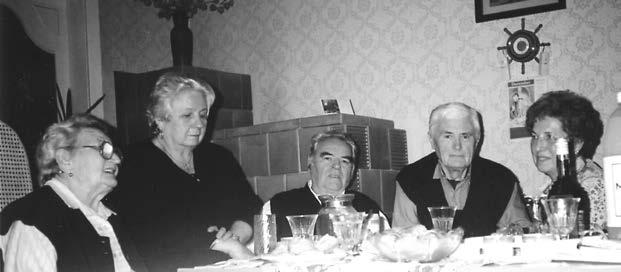 196 Gödi Almanach Azért is te szi majd ezt mond ja hogy el jus son Ka na dá ba, Montreálba, az ott élő ma gya rok hoz Göd vá ros és az itt ké szü lő helytörténeti írások híre.