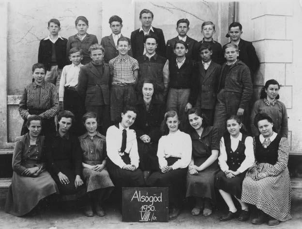 Így ma radt meg La jos em lé keze té ben egy fa ra gá som 1948-ból, egy Krisz tus fej.