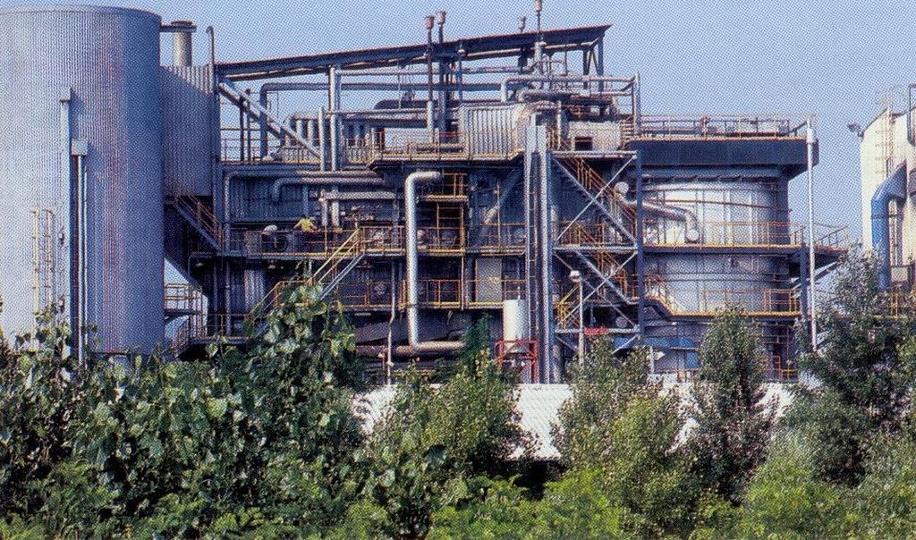 1.4.2. Lerakás 8. kép. A dorogi veszélyes hulladék égető mű Tevékenység: Jegyezze meg a korszerű hulladéklerakókban alkalmazott kockázatcsökkentő technológiákat! Segítségül tanulmányozza a 9. és 10.