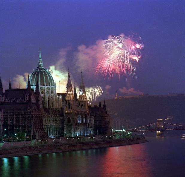 AZ ELLENŐRZÉS TERÜLETE Hungarofest Nemzeti Rendezvényszervező Nonprofit Kft. A MAGYAR ÁLLAM a Társaság 1 jogelődjét Hungarofest Közhasznú Társaság néven, 3 millió Ft jegyzett tőkével 1998.