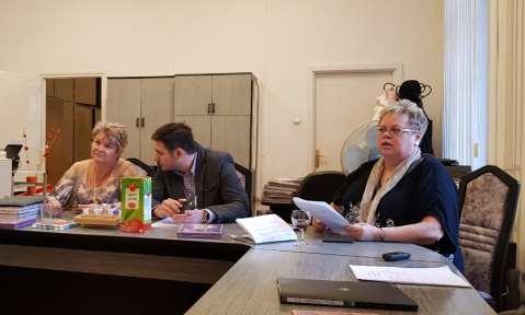 Dr. Várnai Dorota, a FLÖ elnöke ismertette a 2017. évi központi programokat és az éves költségfelhasználásokat. Elmondta, hogy a 2017. évi Megállapodások keretében Budapest XVII.