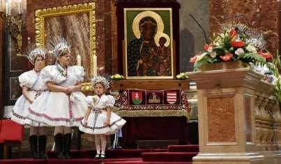 2017. június 30-án, a Szent István Bazilikában került sor a czestochowai Fekete Madonna kegykép Szent István-bazilikában lévő másolatának megkoronázása. 2017.